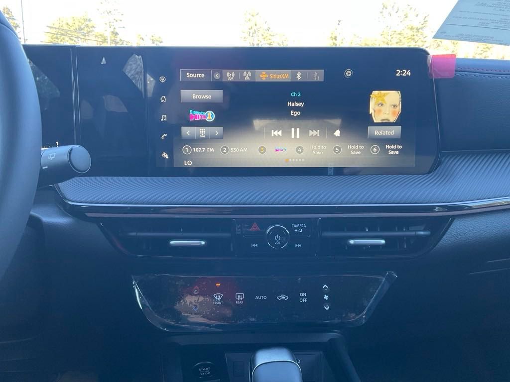 2025 Nissan Kicks SR photo 18