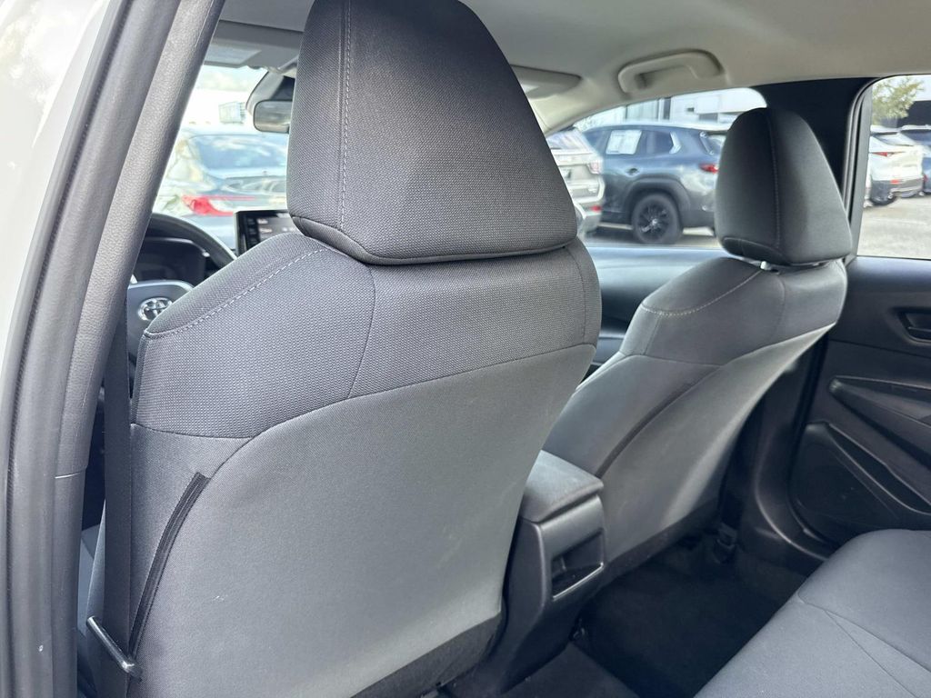 2022 Toyota Corolla LE photo 11