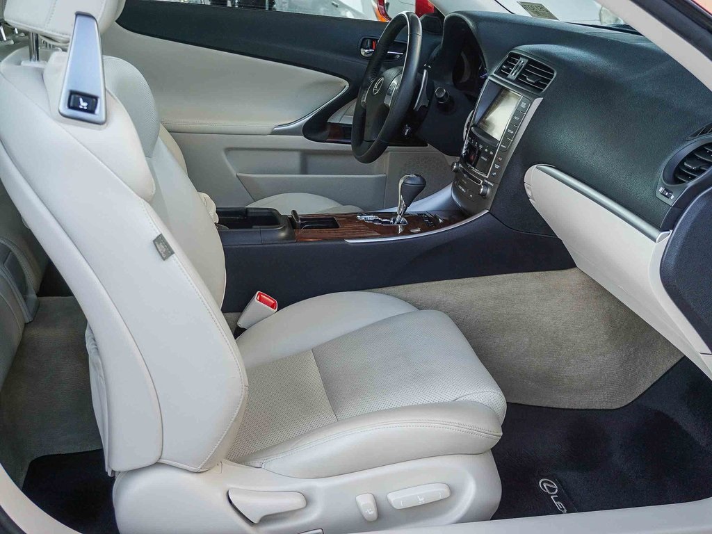 2015 Lexus IS 250 photo 12