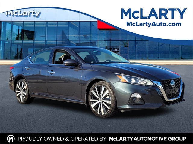 2021 Nissan Altima Platinum's photo