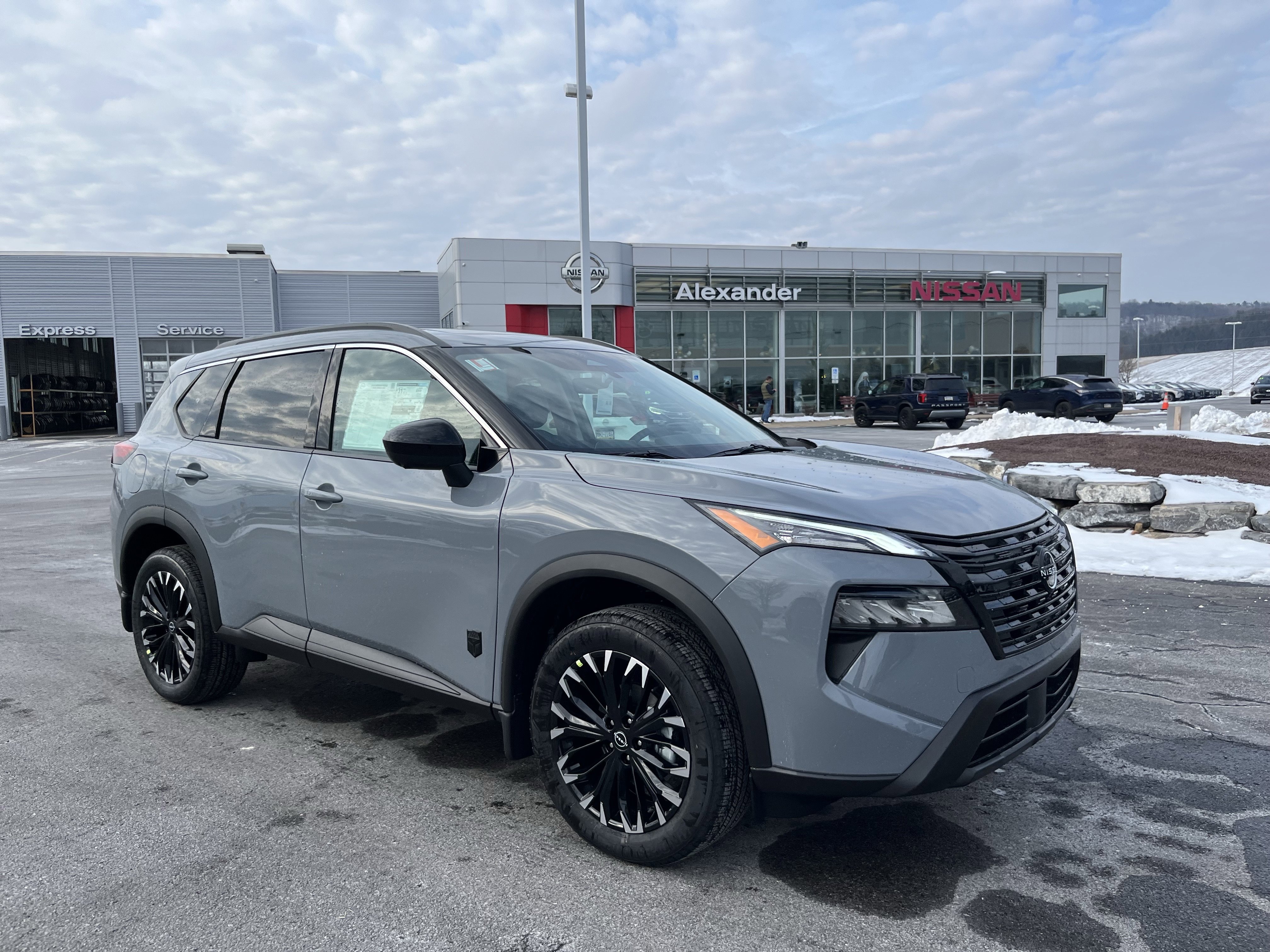 2026 Nissan Rogue Dark Armor's photo