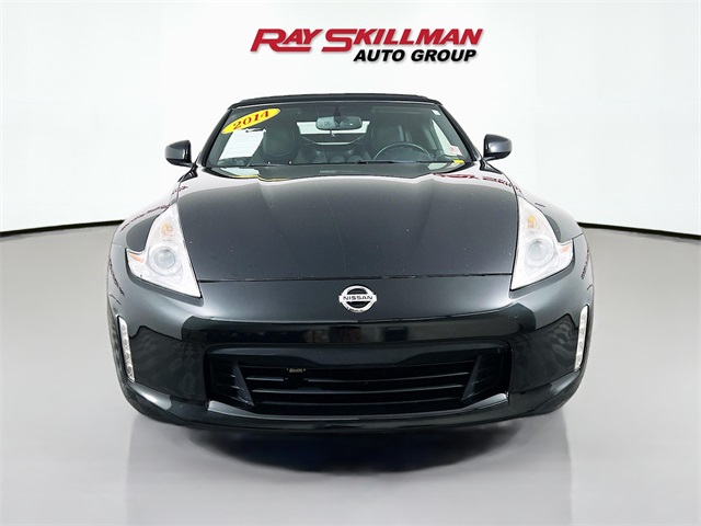 2014 Nissan 370Z Touring photo 2