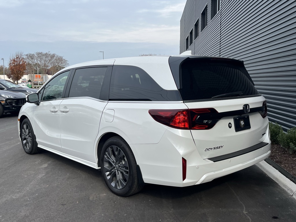 2025 Honda Odyssey Touring photo 3