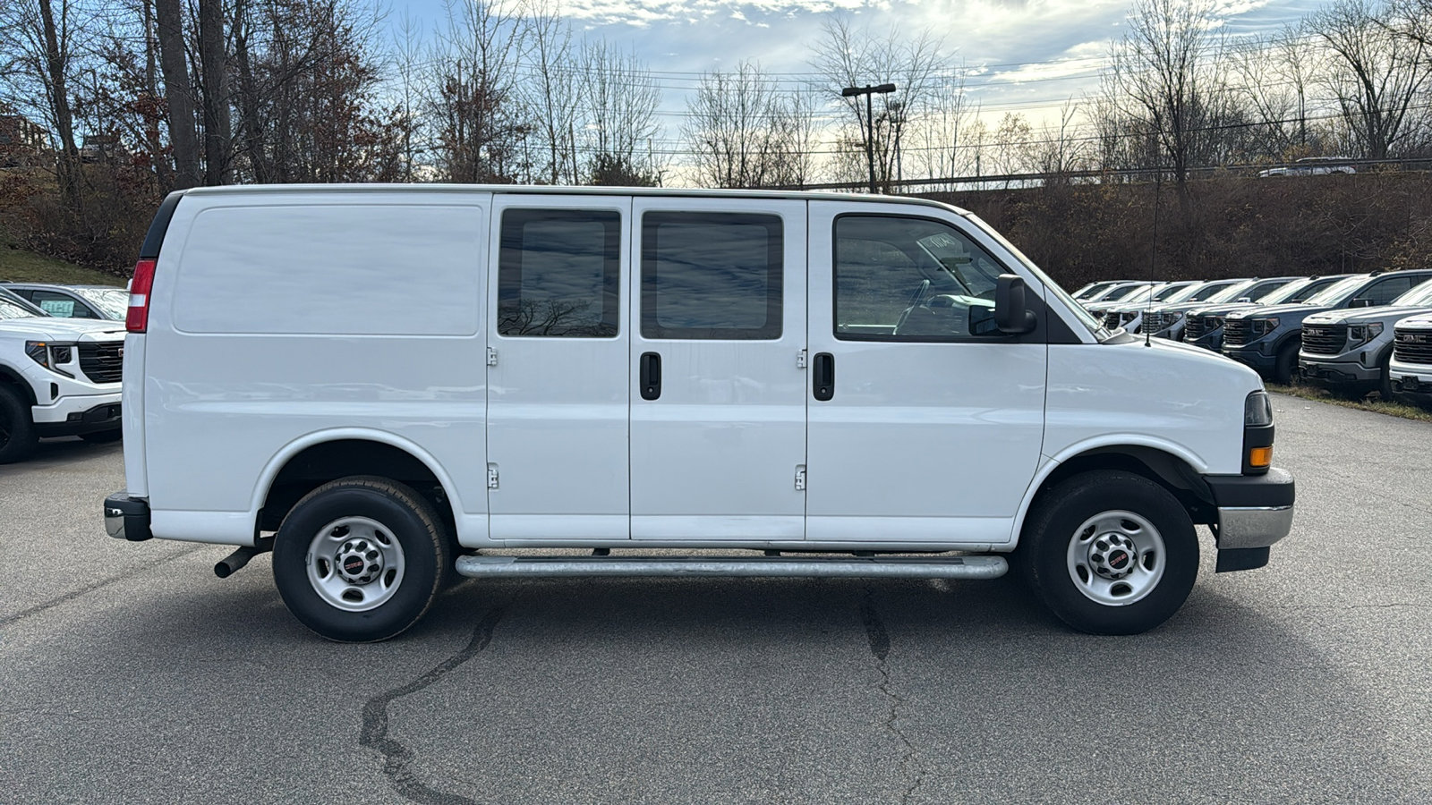 2024 Gmc Savana Cargo Base photo 3