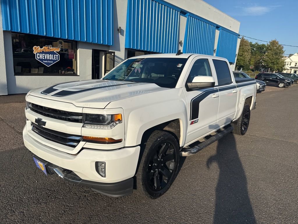 Used 2017 Chevrolet Silverado 1500 LT with VIN 3GCUKREH3HG230413 for sale in Superior, WI