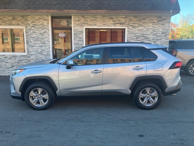 2024 Toyota RAV4 Hybrid XLE photo 4