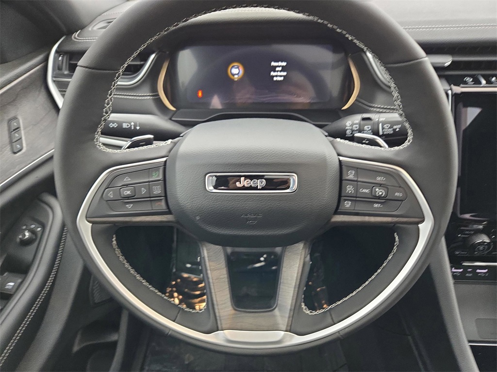 2025 Jeep Grand Cherokee Limited photo 9