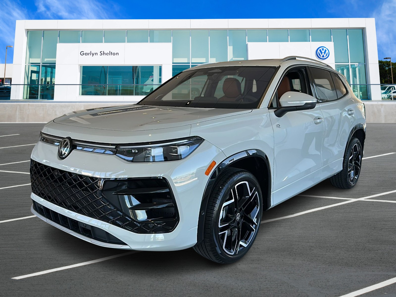 2026 Volkswagen Tiguan SEL R-LINE TURBO's photo