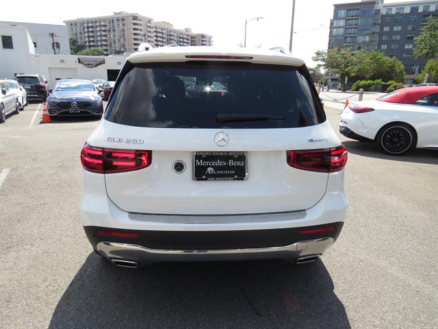 2025 Mercedes Benz GLB 250 4MATIC photo 2