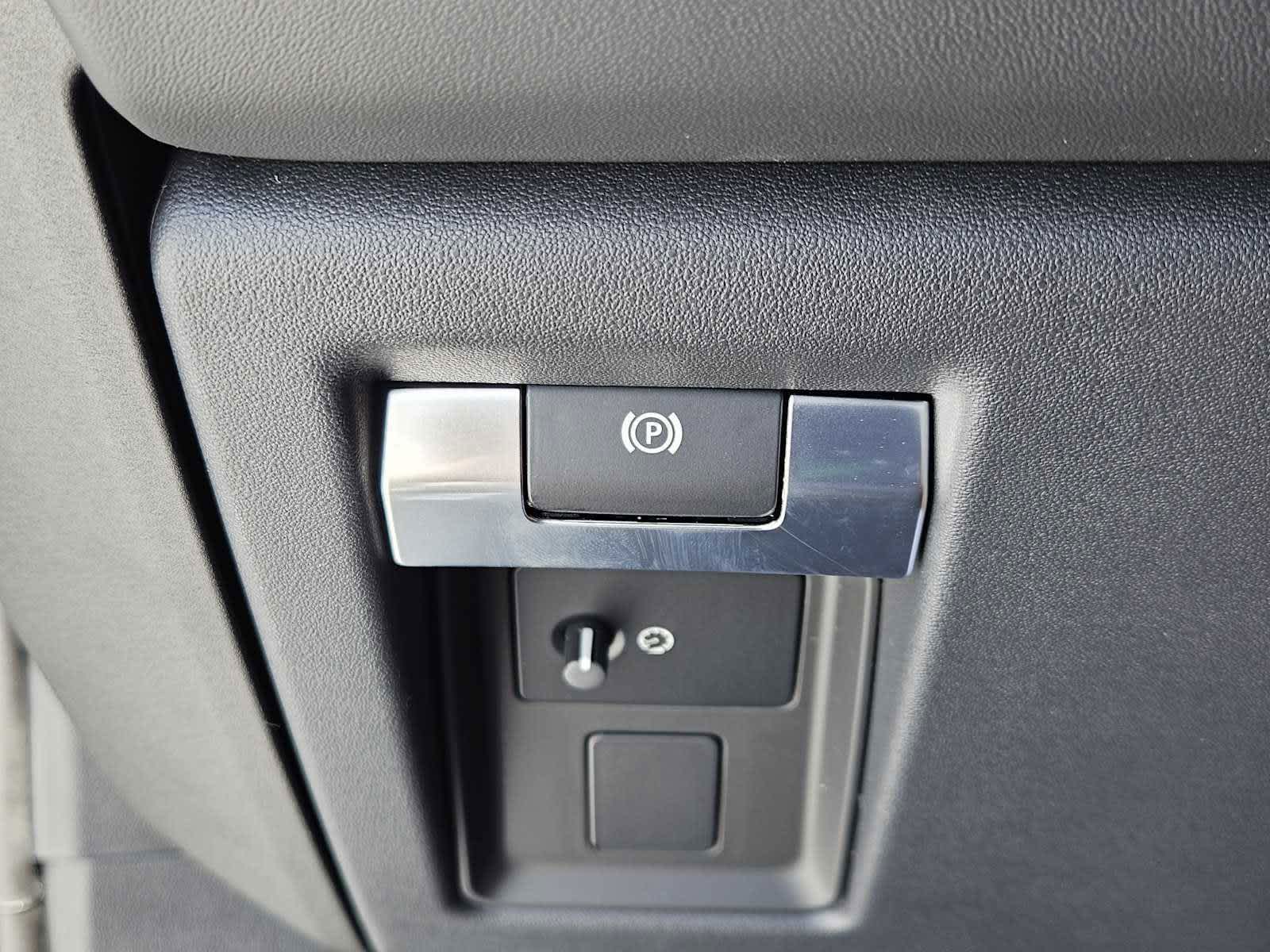 2025 Land Rover Defender 130 V8 photo 20