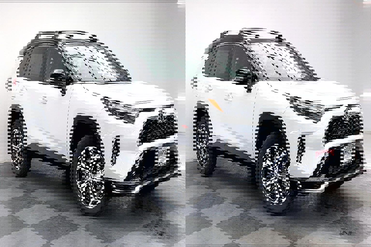2025 Toyota RAV4 XSE's photo