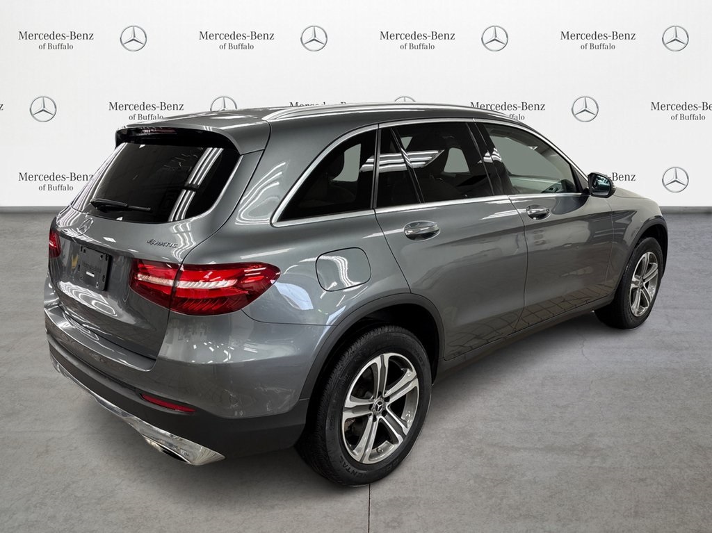 2018 Mercedes Benz GLC 300 4MATIC photo 4