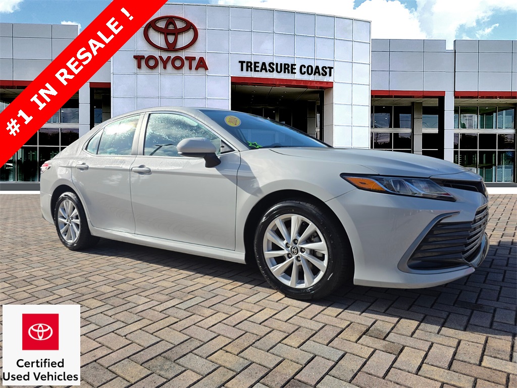 2024 Toyota Camry LE's photo