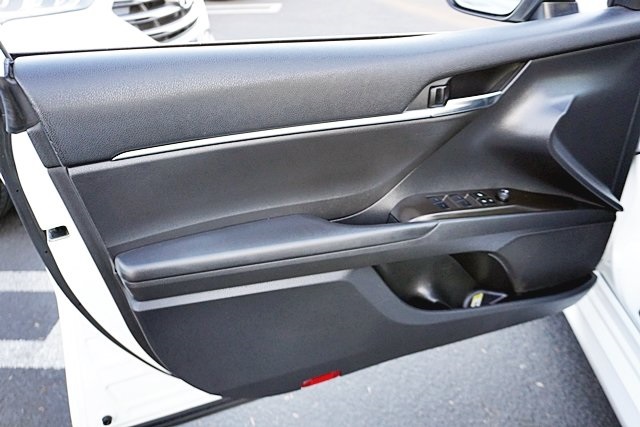 Used 2023 White Toyota LE image 20