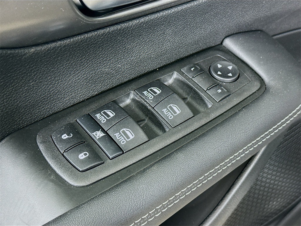 2025 Chrysler Pacifica photo 18