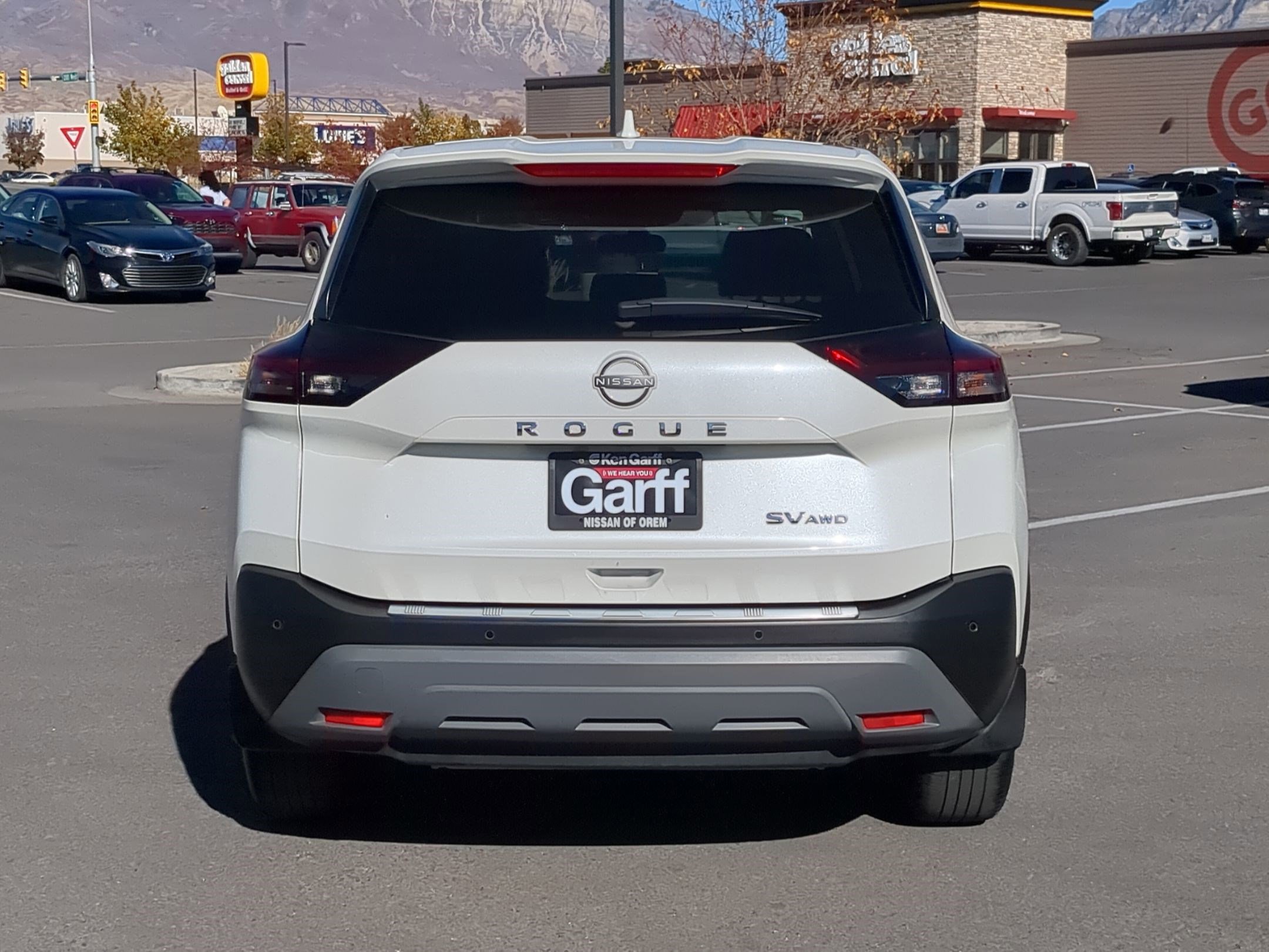 2023 Nissan Rogue SV photo 4