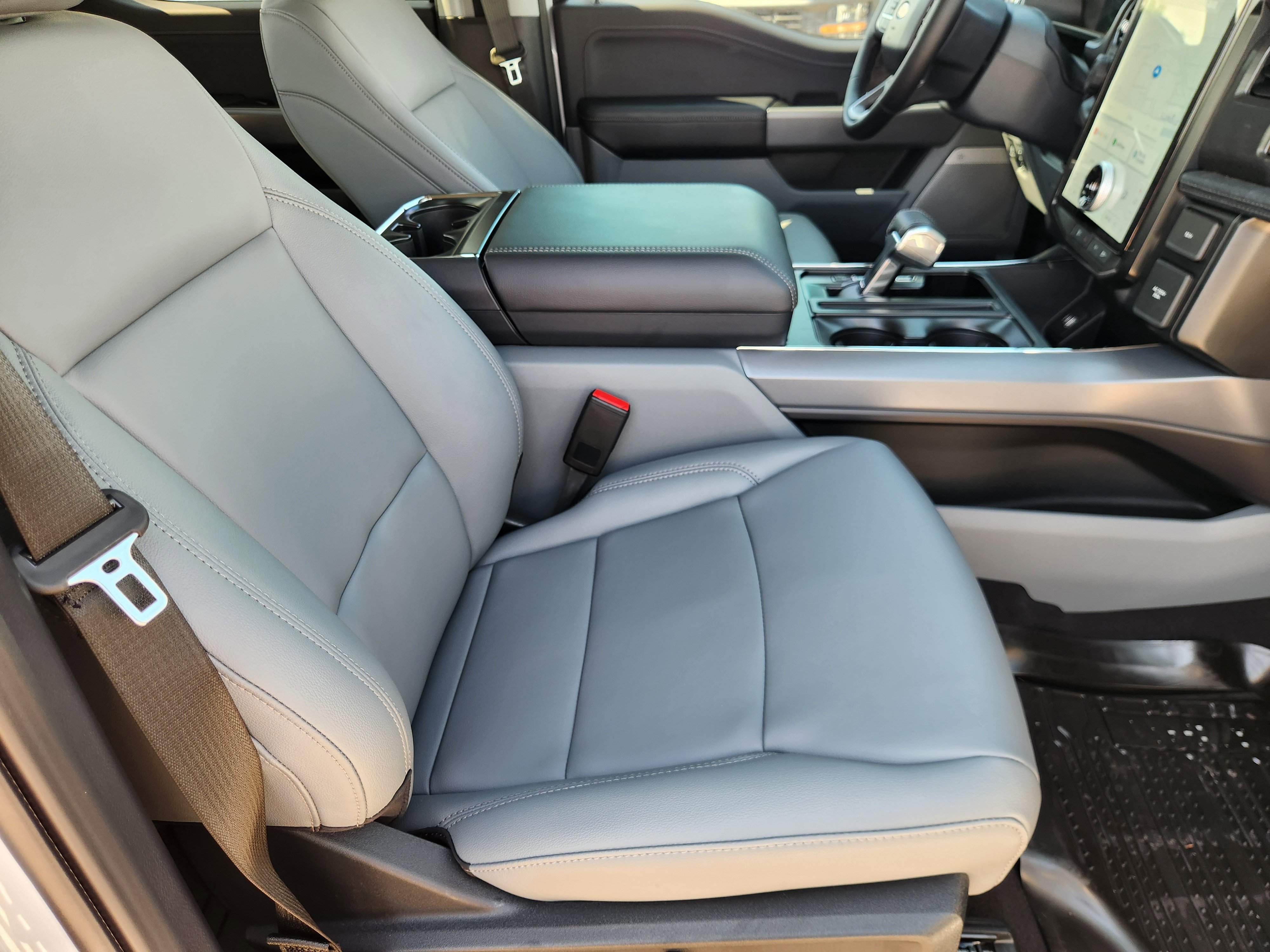 2025 Ford F-150 Lightning photo 3
