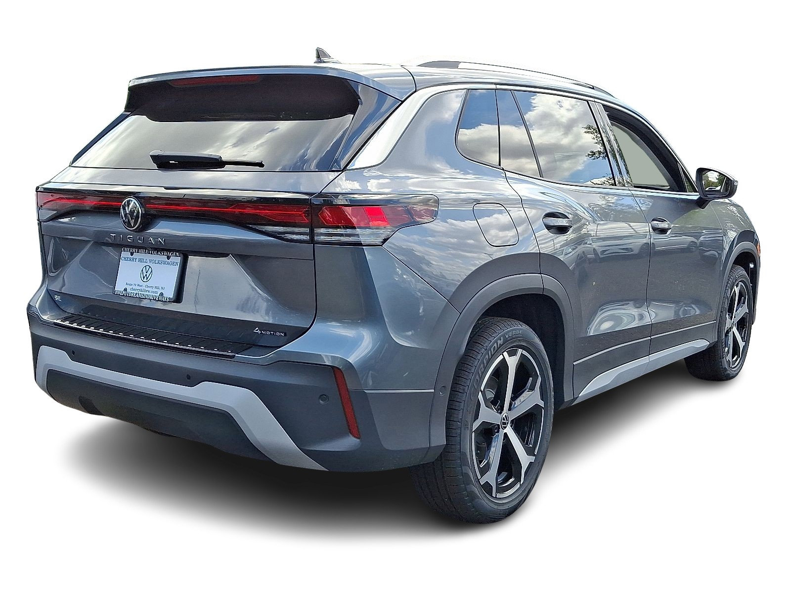 2025 Volkswagen Tiguan SE photo 4