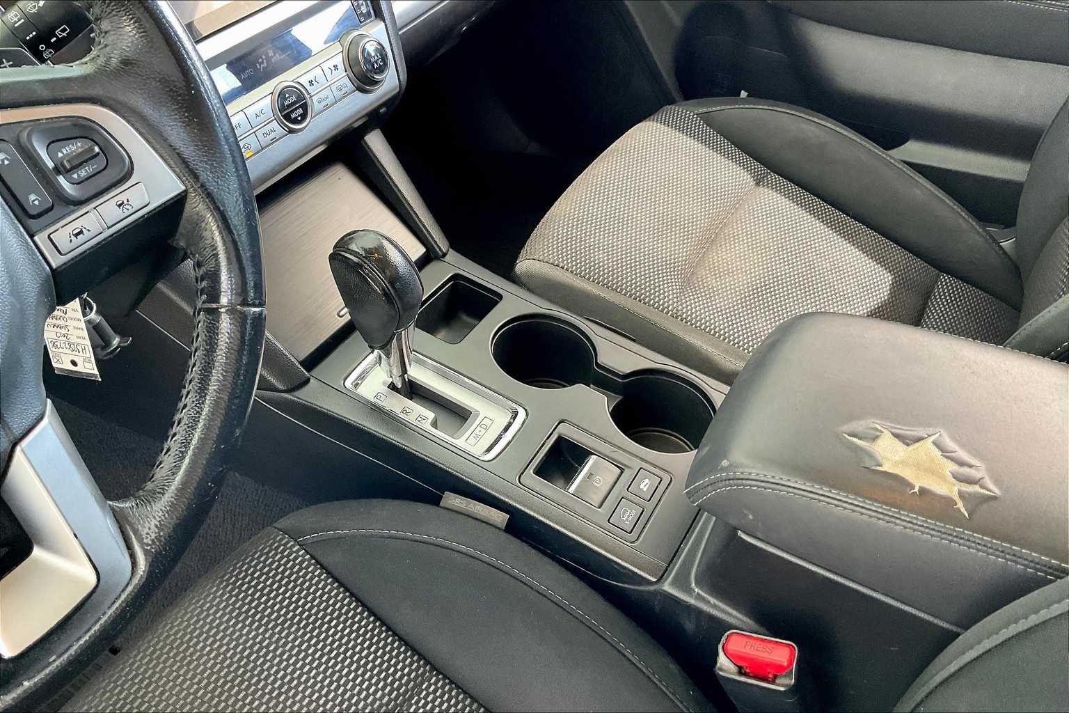 2017 Subaru Outback Premium photo 15