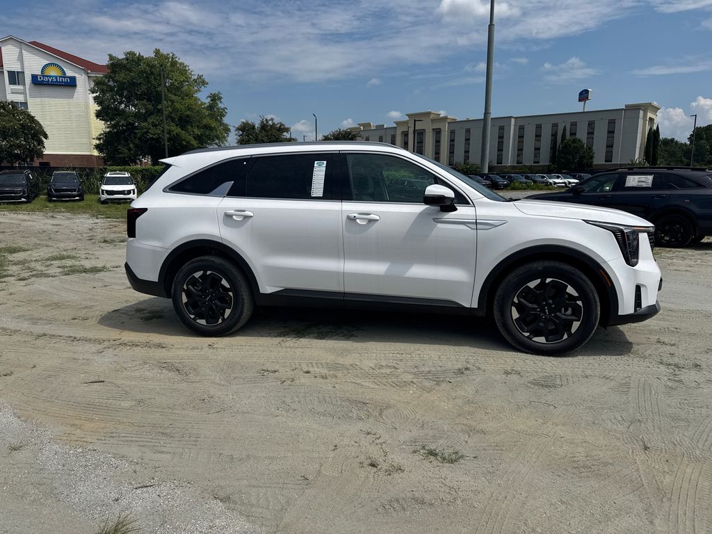 2025 Kia Sorento S photo 2
