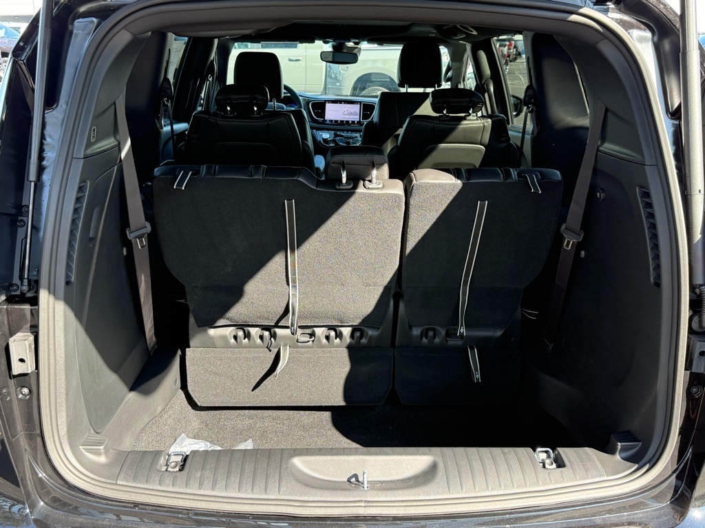 2025 Chrysler Pacifica photo 6