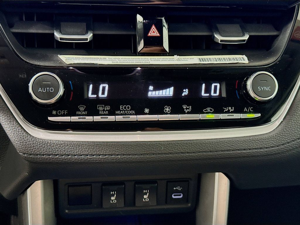 2023 Toyota Corolla Cross XLE photo 14