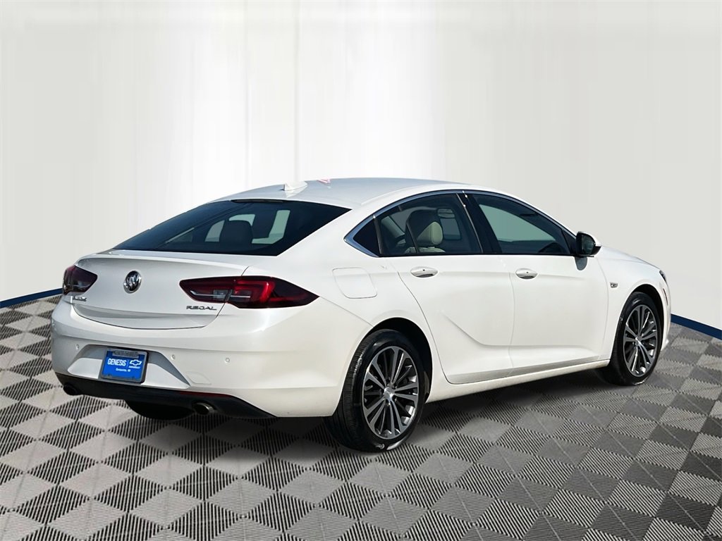 2018 Buick Regal Essence photo 5