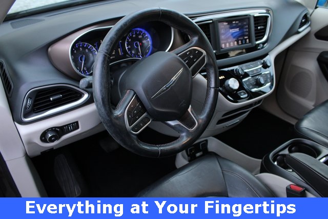 2018 Chrysler Pacifica Touring L photo 2