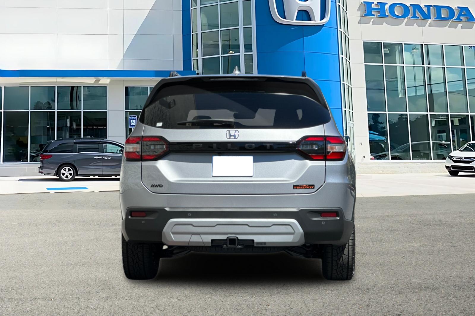 2025 Honda Pilot TrailSport photo 3