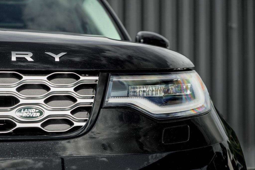 2025 Land Rover Discovery Metropolitan Edition photo 3