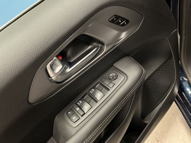 2025 Chrysler Pacifica photo 26