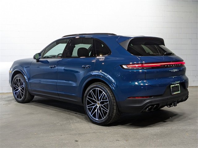 2024 Porsche Cayenne S photo 3