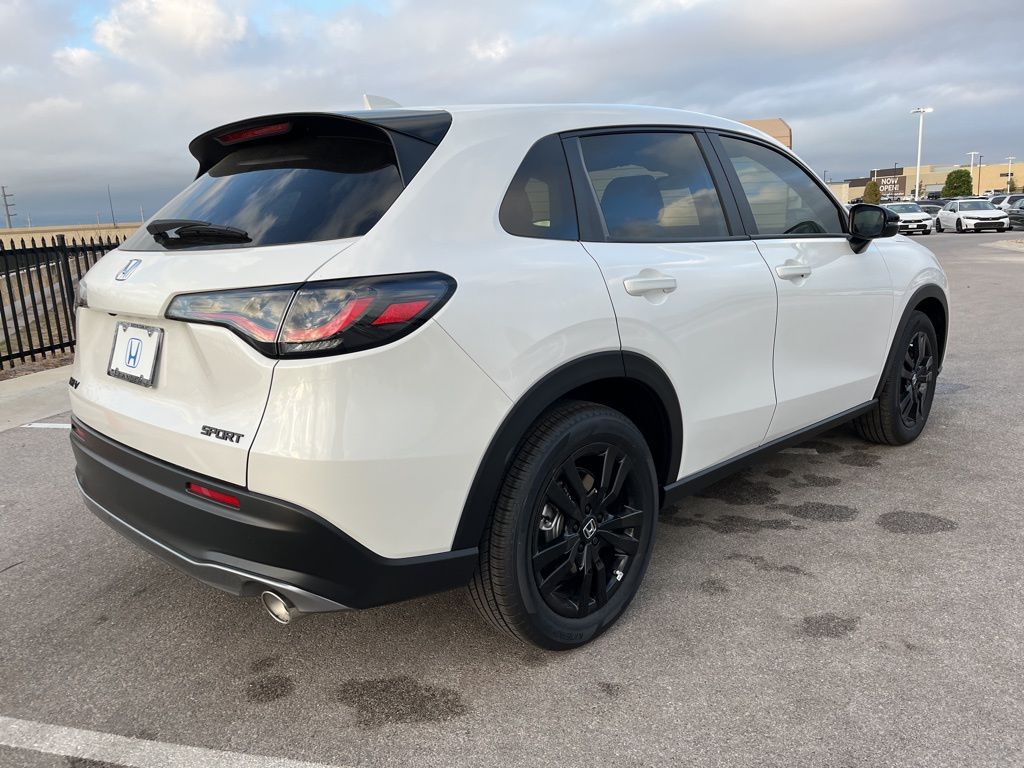 2026 Honda HR-V Sport photo 2