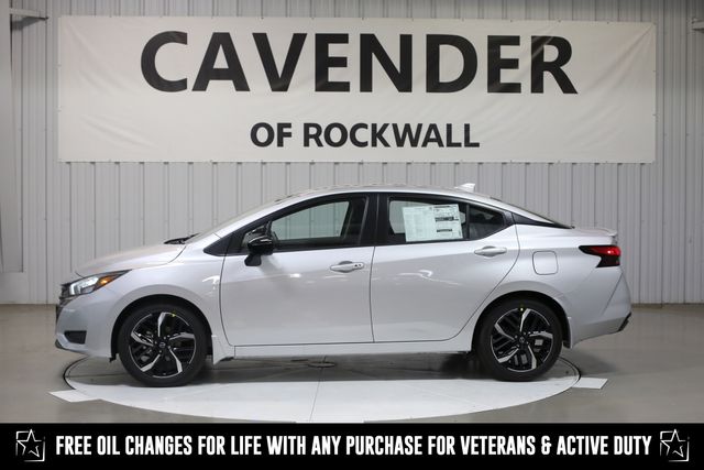 2025 Nissan Versa SR photo 3