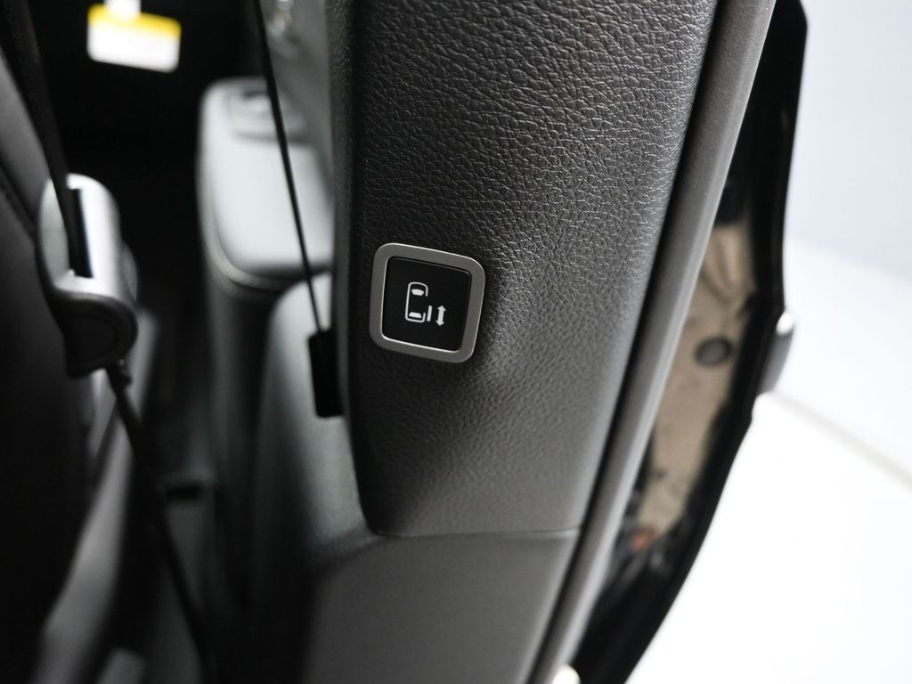 2026 Chrysler Pacifica photo 8