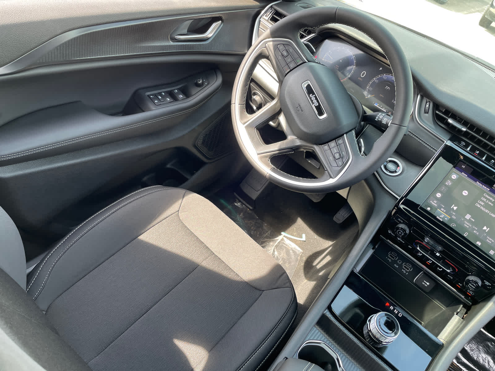 2025 Jeep Grand Cherokee Laredo X photo 13