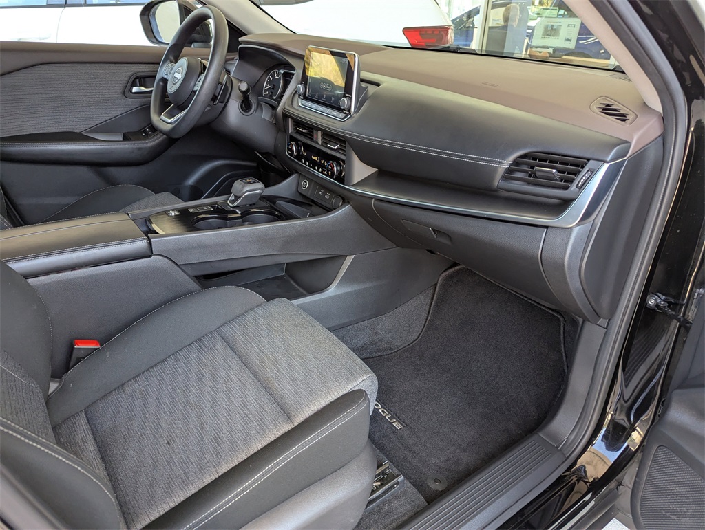 2023 Nissan Rogue SV photo 34