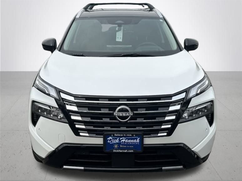 2026 Nissan Rogue Platinum photo 2
