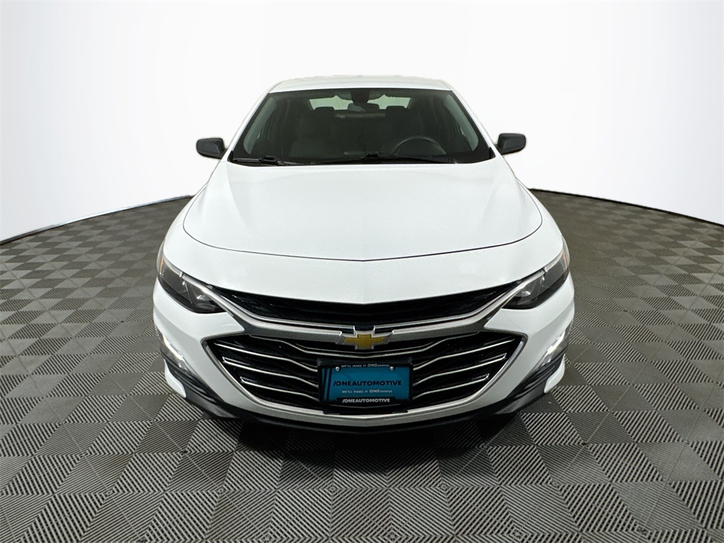 2022 Chevrolet Malibu LS photo 3