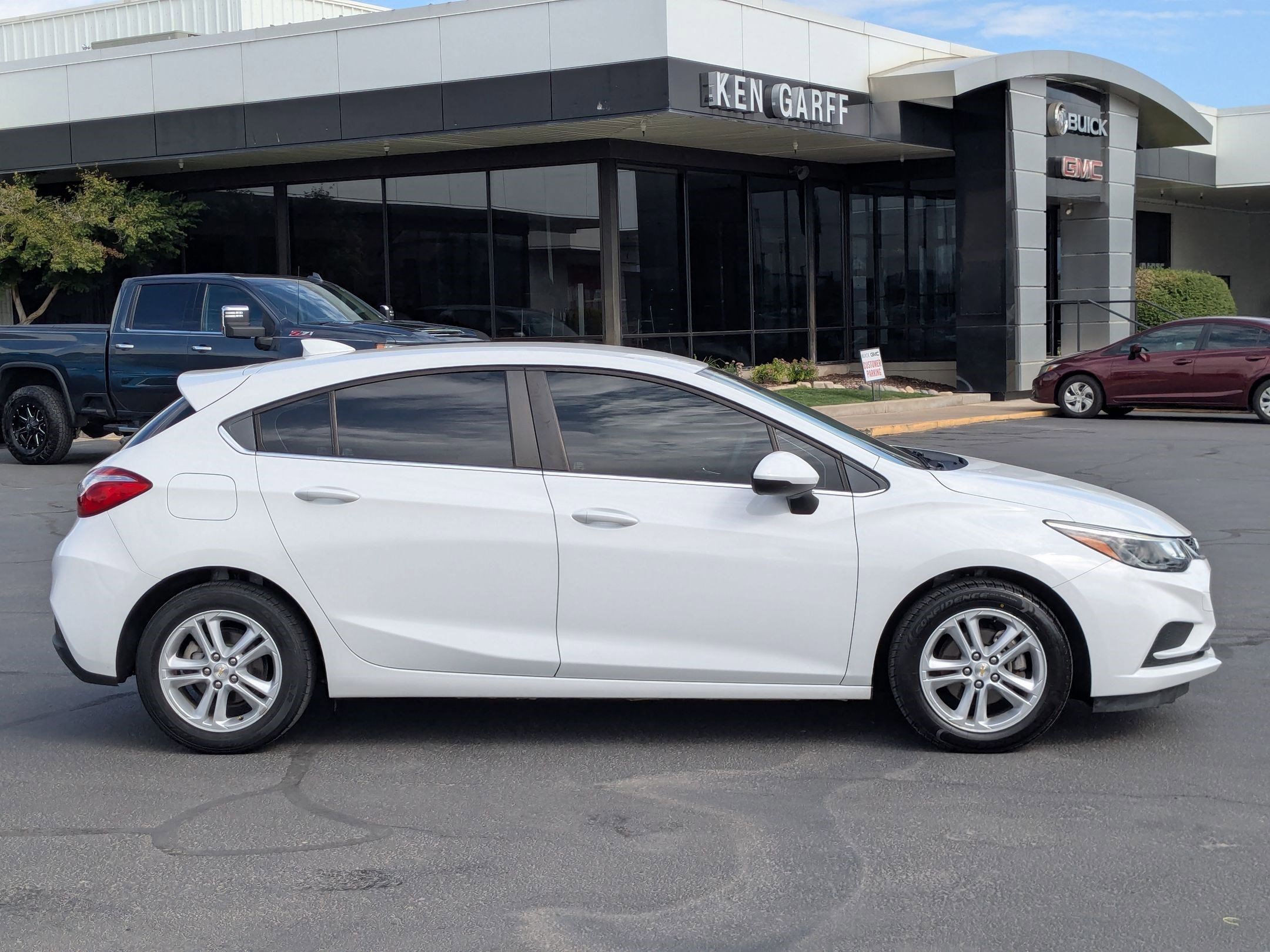 Used 2017 Chevrolet Cruze LT with VIN 3G1BE6SM1HS510772 for sale in Riverdale, UT