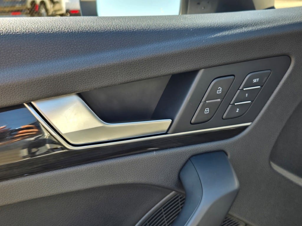 2020 Audi Q5 45 Premium Plus photo 23