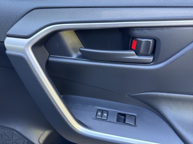 2022 Toyota RAV4 Hybrid LE photo 13