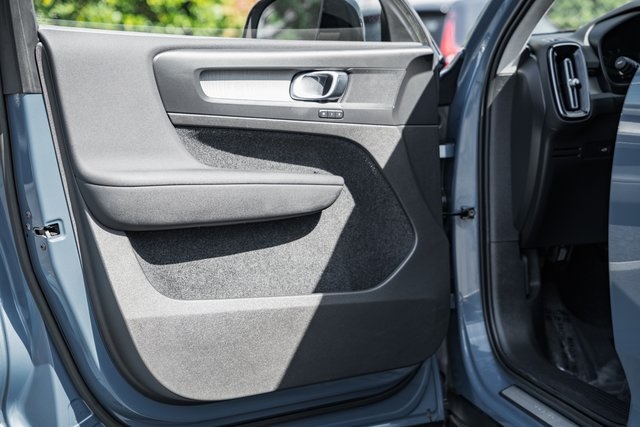 2023 Volvo XC40 Plus photo 27