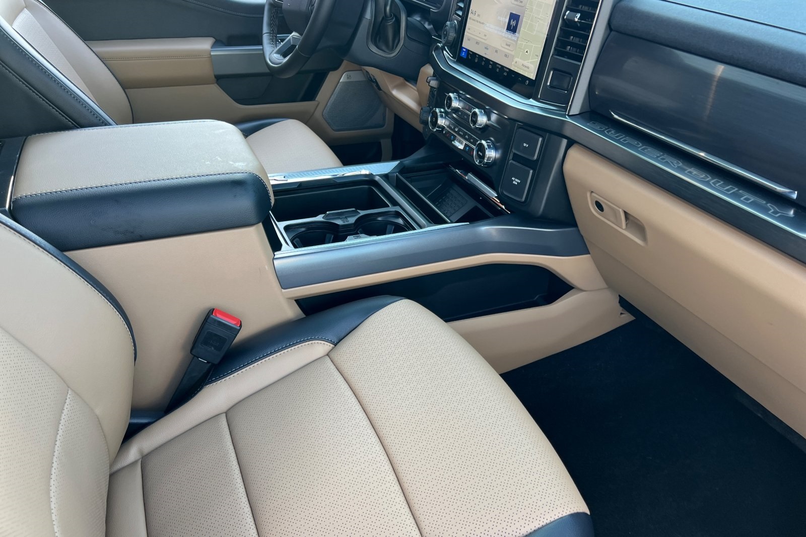 2025 Ford F-250 Lariat photo 16