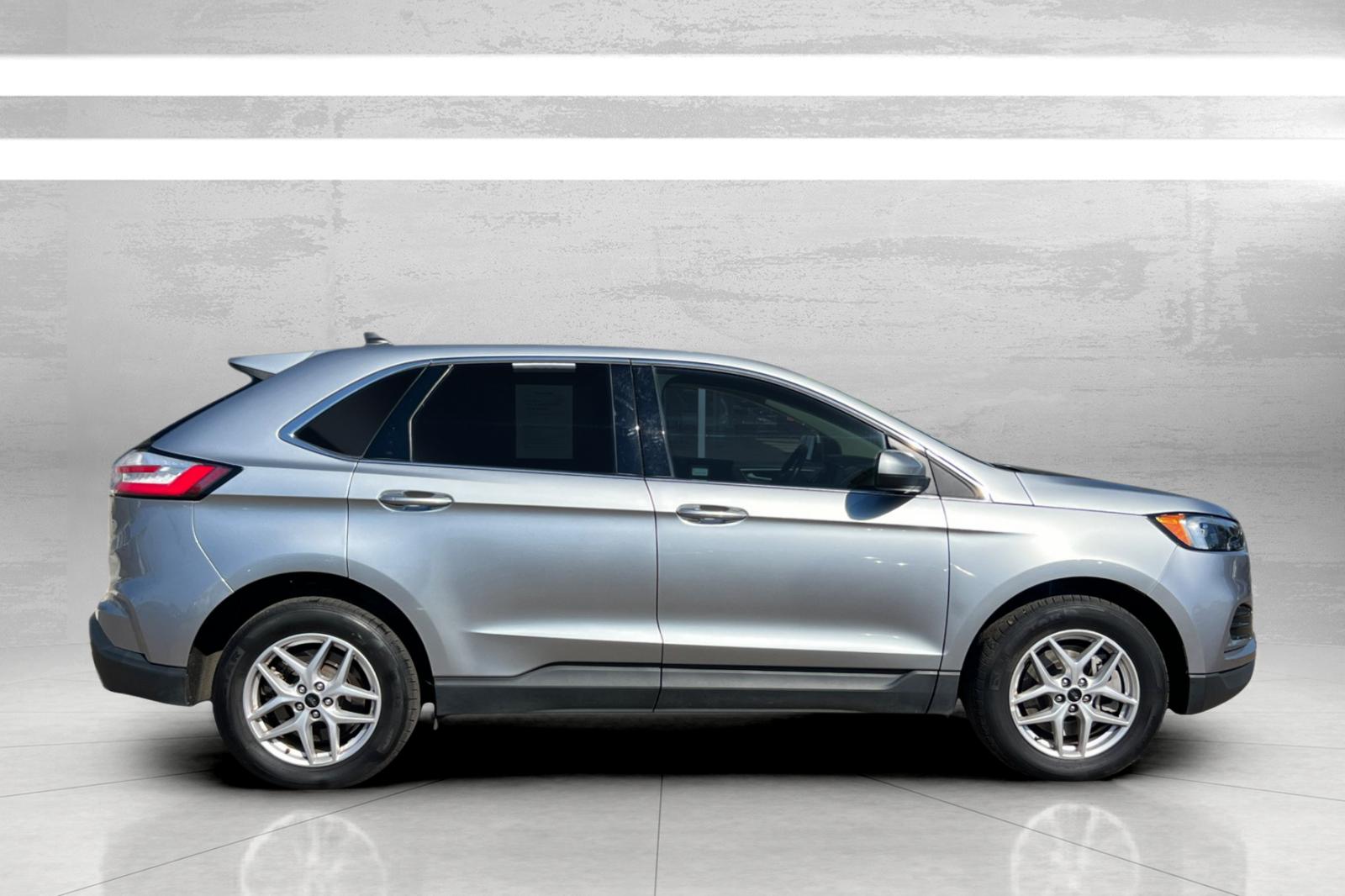 2023 Ford Edge SEL photo 2