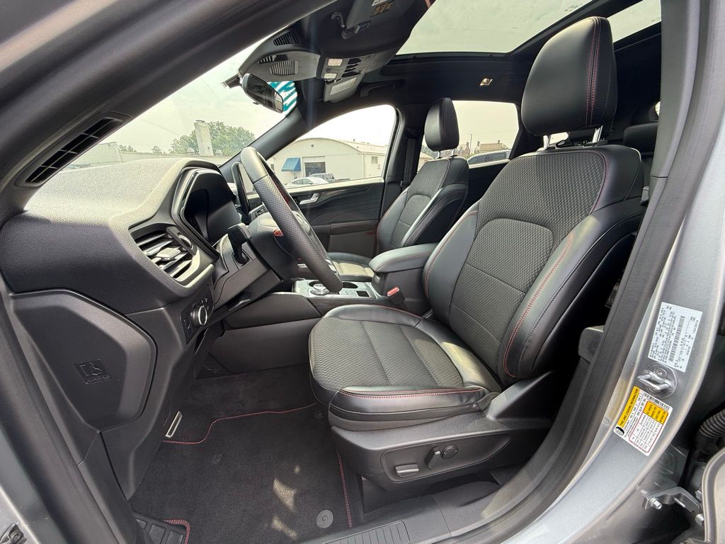 2023 Ford Escape ST-Line photo 12