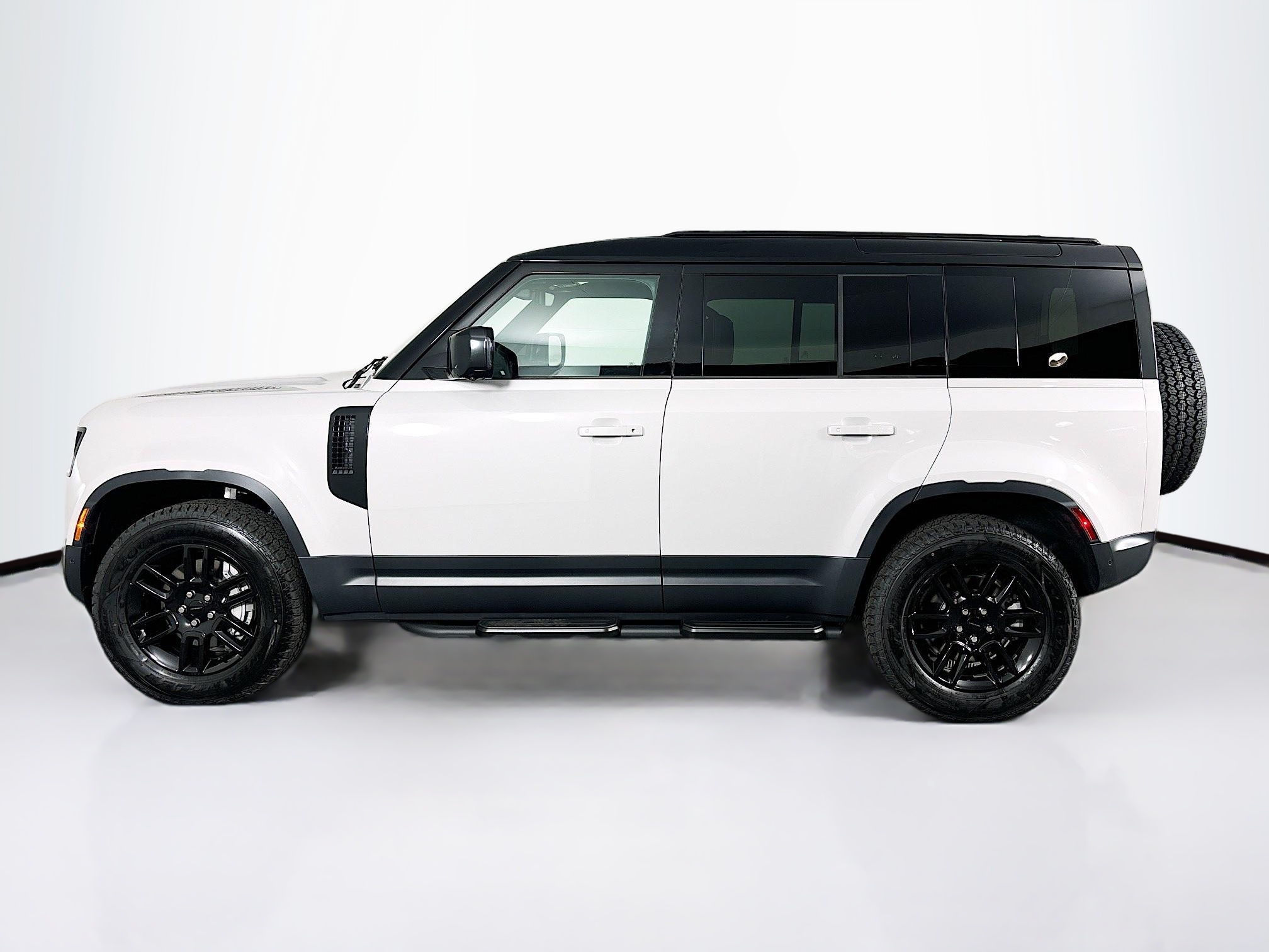2026 Land Rover Defender 110 S photo 8