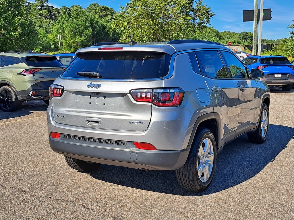 2022 Jeep Compass Latitude photo 3