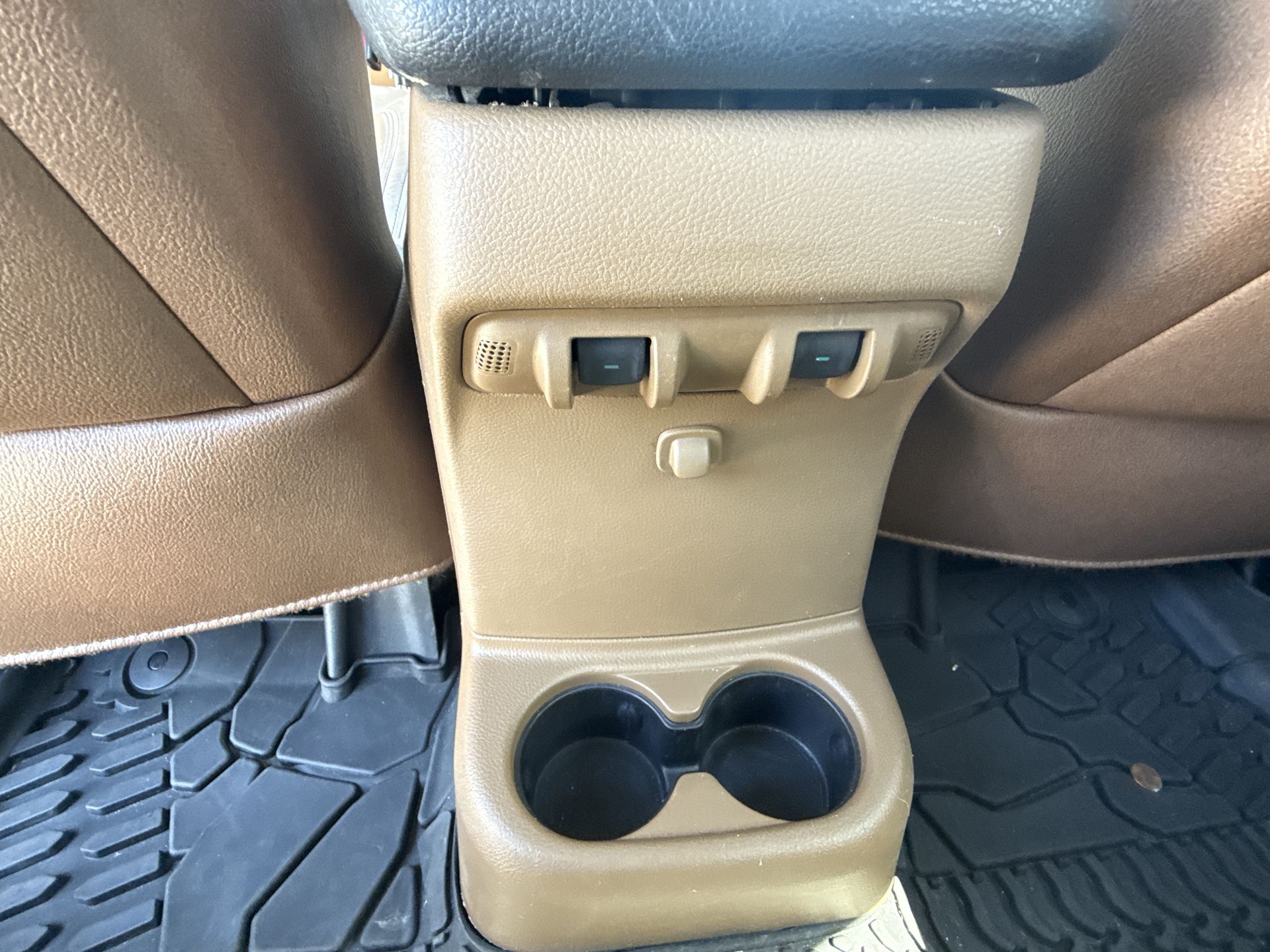 2017 Jeep Wrangler Unlimited Sahara photo 9
