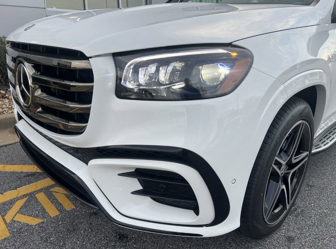 2025 Mercedes Benz GLS 450 4MATIC photo 2